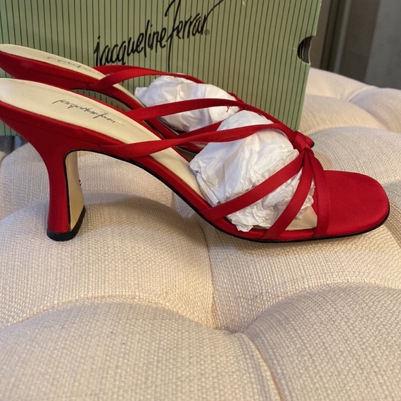 NIB Red Satin Sandals Sz 8 1/2 - Picture 3 of 9